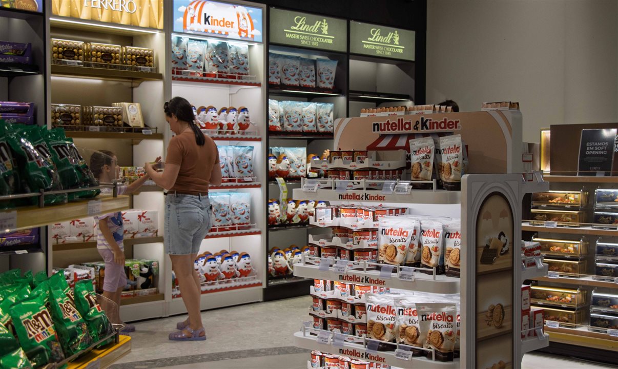 A cota de isenção de valor é de U$ 500,00 por pessoa