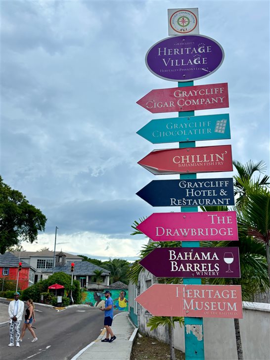 Pelas ruas de Nassau durante o Tru Bahamian Food Tour