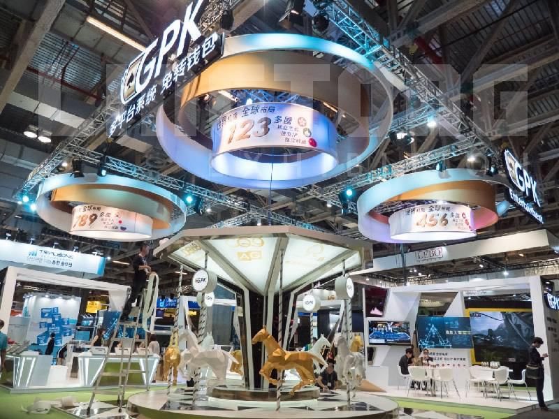 Um dos sistemas da Guangdong System em uso. Nova parceira da R1 é especializada em estandes e sistemas para eventos