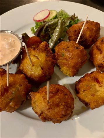 Bolinhos fritos de moluscos, uma das entradas do Wild Thyme