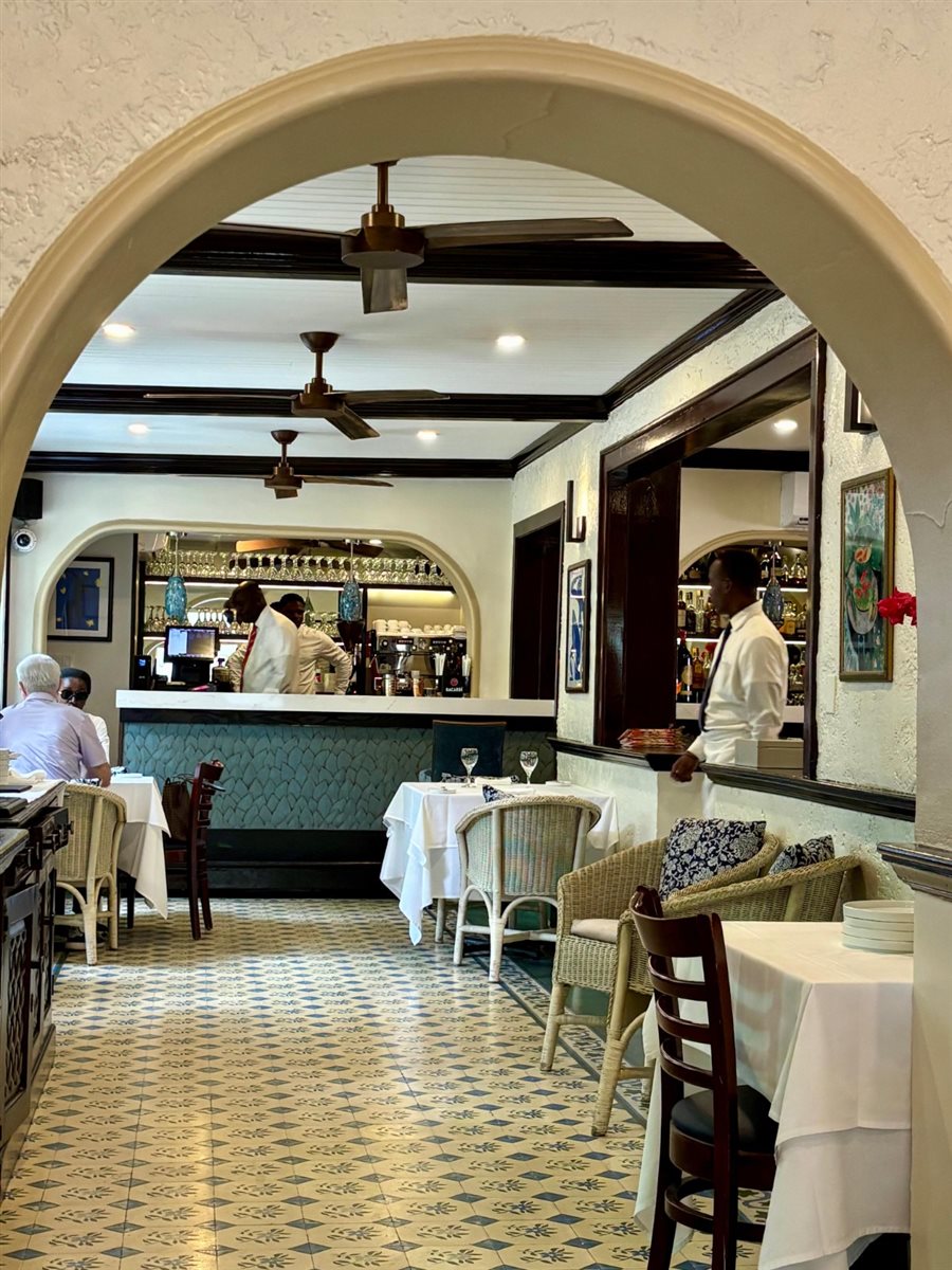 Interior do Caf&eacute; Matisse, na Parliament Square