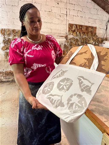 Uma bolsa em algod&atilde;o antes de ser tingida