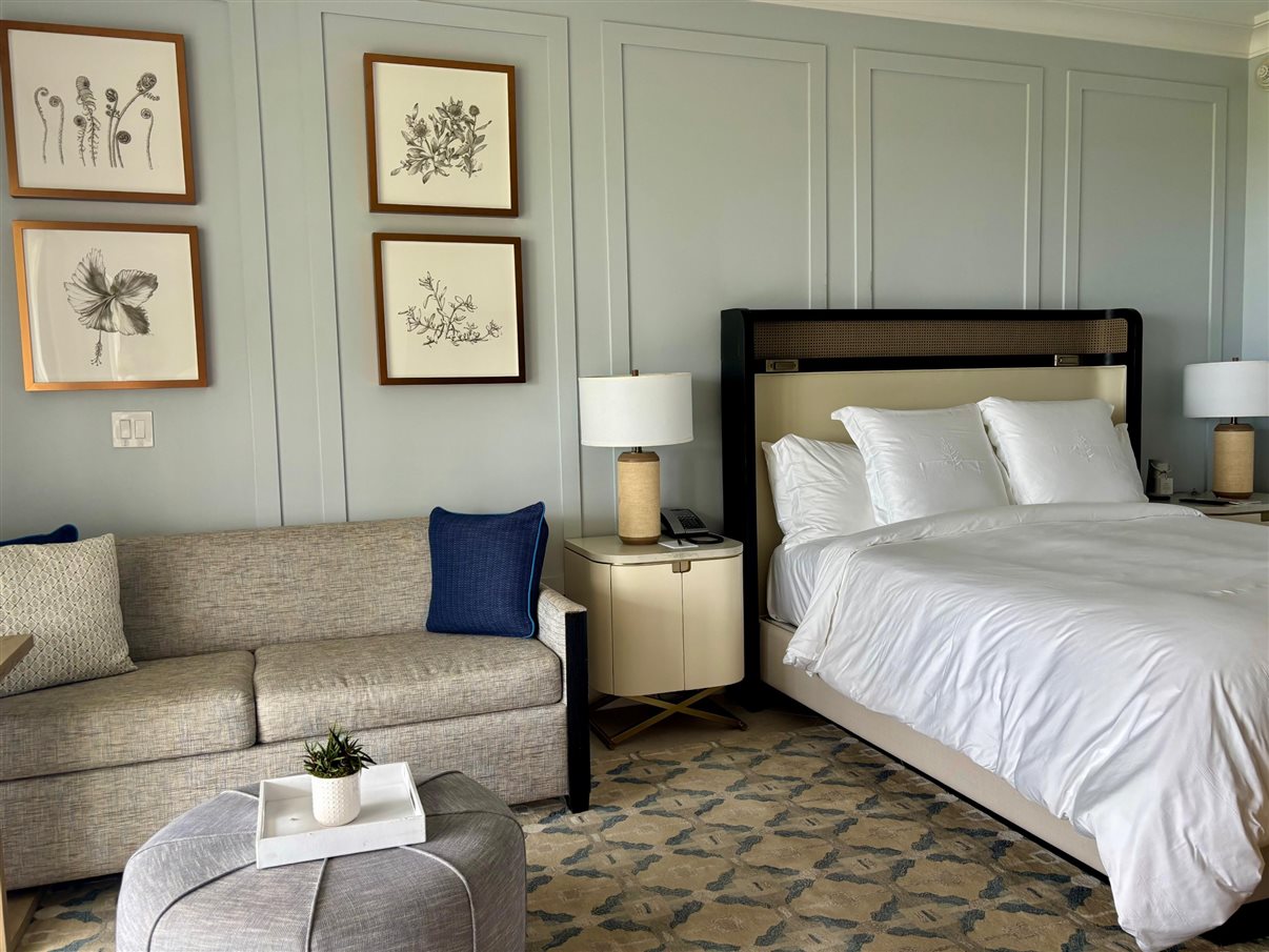 Um dos quartos renovados do Four Seasons, The Ocean Club