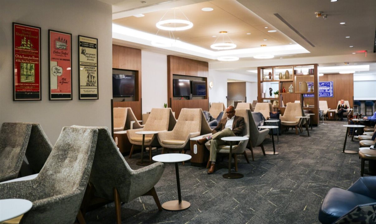 PHL Sky Club, próximo aos terminais D/E do Aeroporto Internacional da Filadélfia