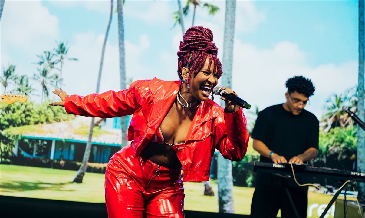 O show da noite foi de Laryssa Luz, que animou o Coquetel 2026 da FL.A Nordeste