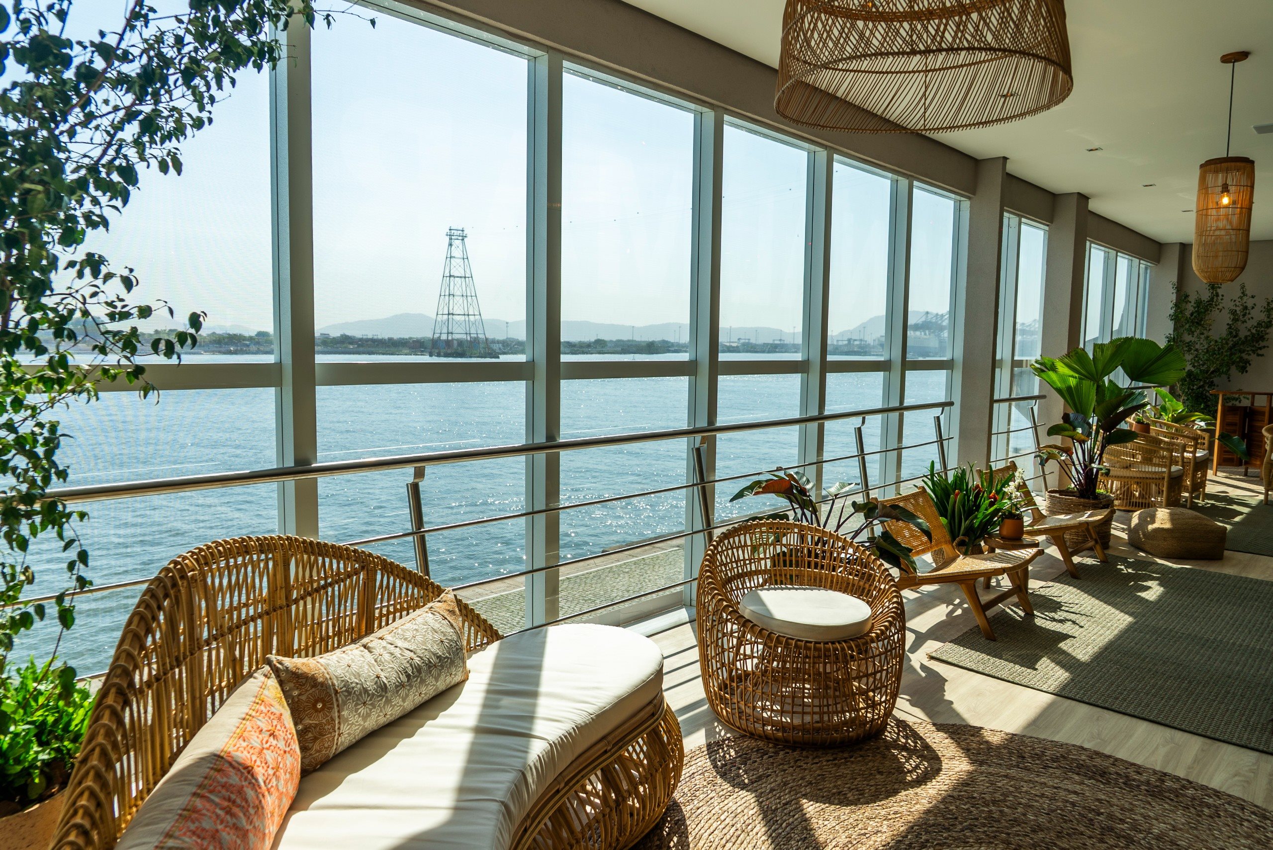 Diferente das salas VIP tradicionais — especialmente as de aeroportos — o Krooze VIP Lounge by Europ Assistance não é apenas uma sala de espera premium