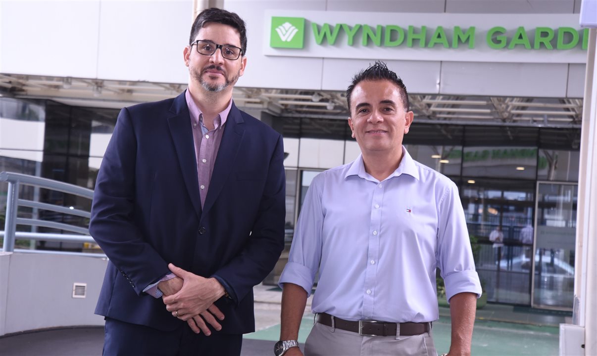 Dalmo Valim, gerente geral do hotel, e o gerente de Vendas e Marketing, Tiharu Matsumoto