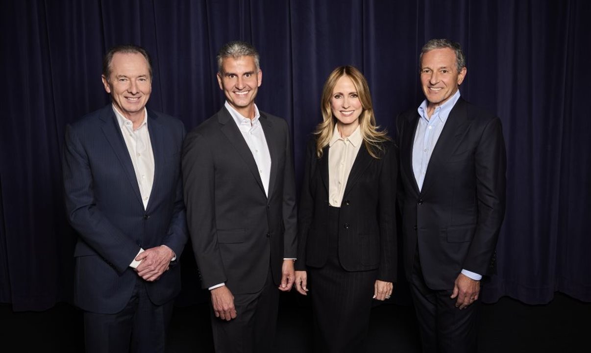 James Gorman, chairman do The Walt Disney Company, Josh D'Amaro, futuro CEO, Dana Walden, futura presidente da Disney, e Bob Iger, CEO da Disney