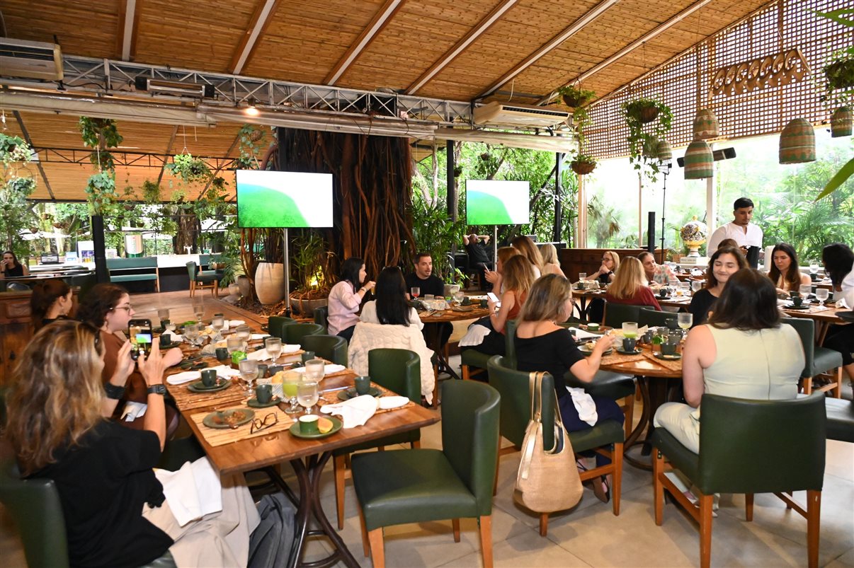 Damaris Ribeiro, da Auroraeco, e Renata Luque, do Oiá Casa Lençóis