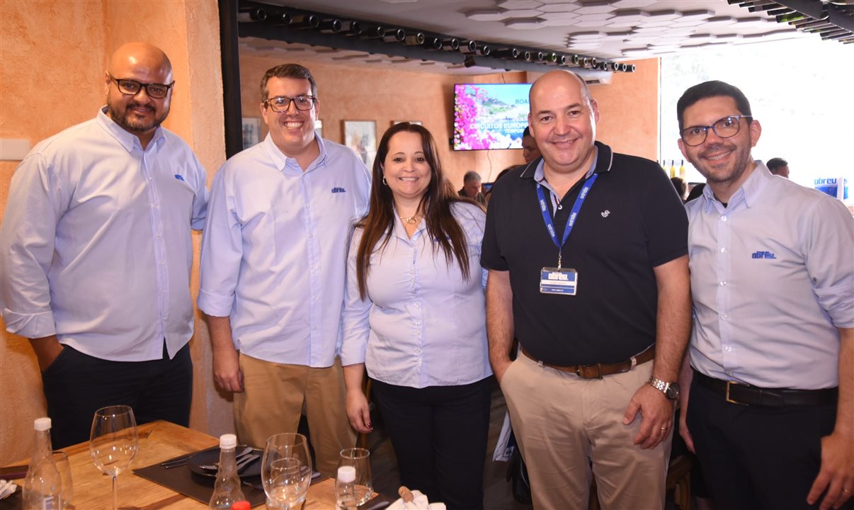 Denis Espinoza, André Bernardes, Edna Silva, Ricardo Martins e Fábio Santos, da Abreu