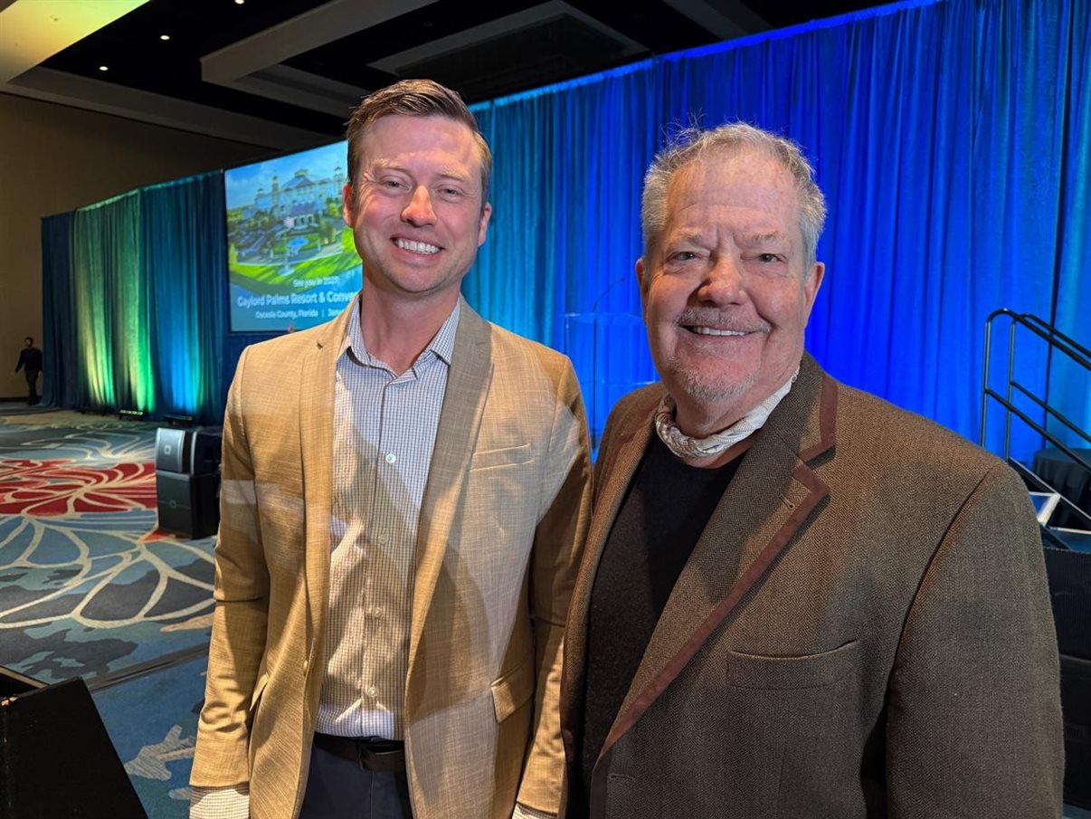 Florida Huddle 2026 chega ao fim. Bryan Griffin, CEO do Visit Florida, e DT Minich, CEO de Experience Kissimmee, comandaram o almoço de encerramento