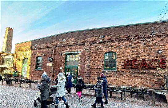 Lojas e restaurantes ocupam armaz&eacute;ns do in&iacute;cio do s&eacute;culo XIX