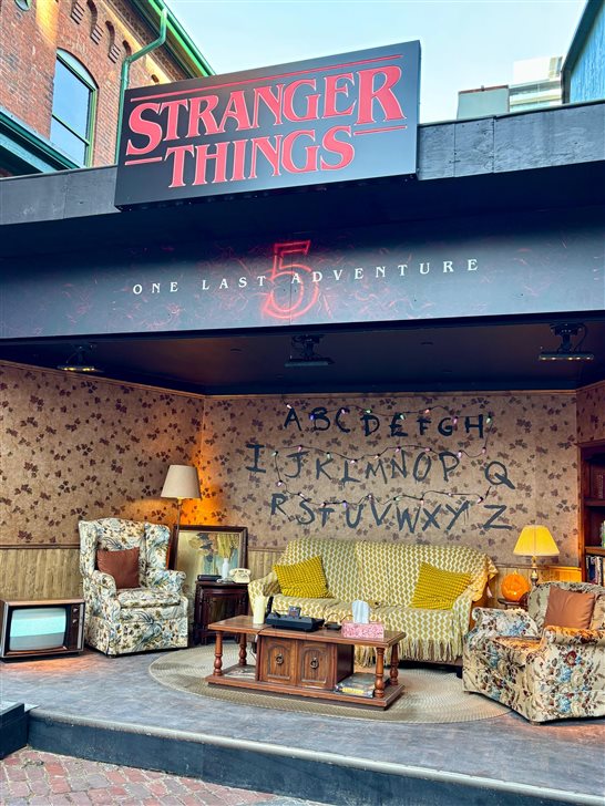 Ativa&ccedil;&atilde;o da s&eacute;rie &ldquo;Stranger things&rdquo; (Netflix) no Distillery District