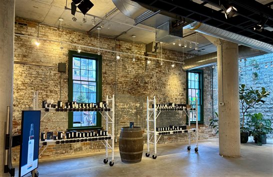 O interior da loja da Deciem The Abnormal Beauty Company