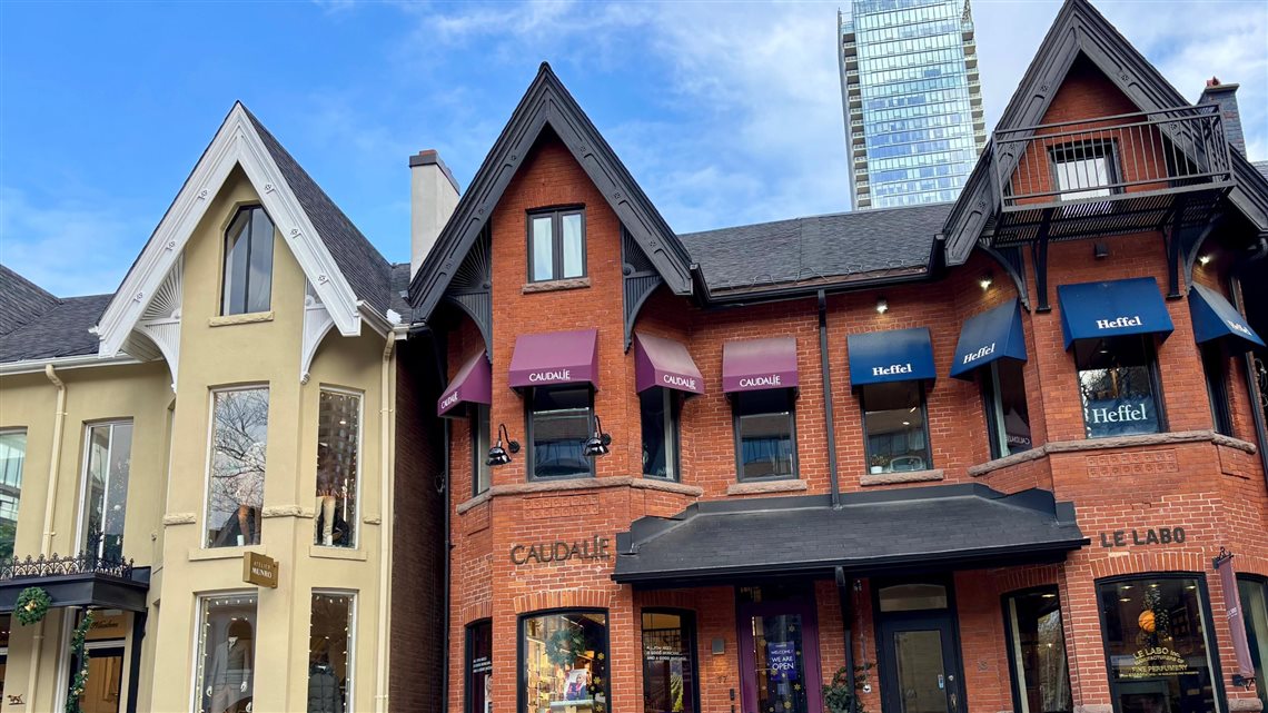 O bairro tem boutiques de grife e bons restaurantes