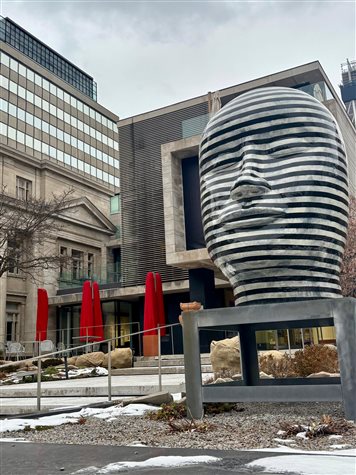 Cabe&ccedil;a (2002) do nipo-americano Jun Kaneko