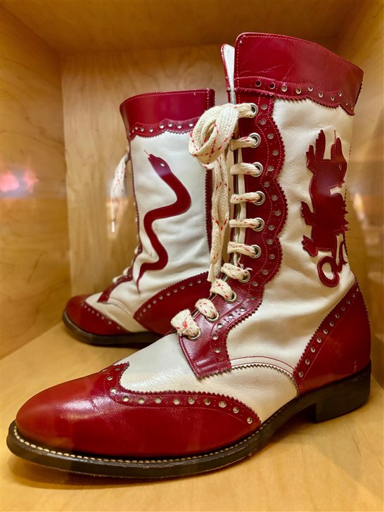 &ldquo;All about shoes&rdquo;: botas de dan&ccedil;a de 1950 da Diablada, no carnaval de Oruro, na Bol&iacute;via
