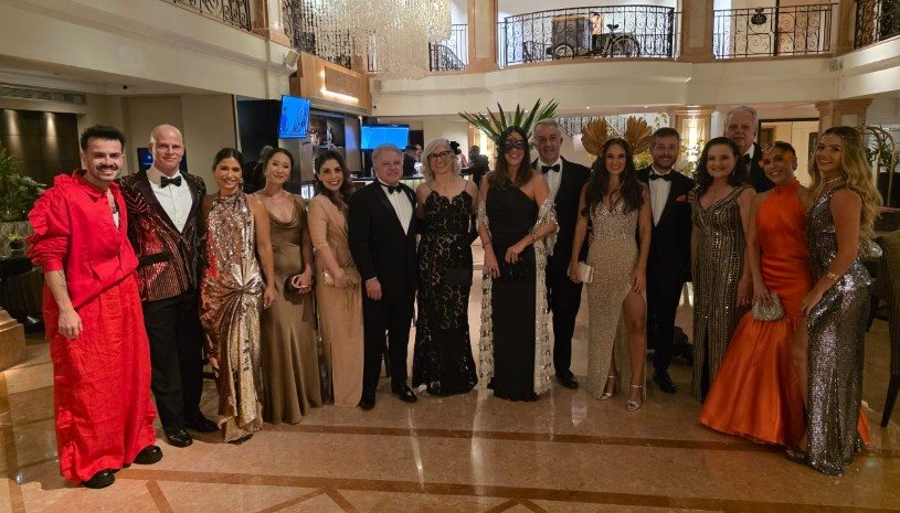 Danillo Barbizan, diretor de Vendas da Gol, com alguns dos convidados para o Baile da Vogue, entre eles diretores da Copastur, Tour House, BeFly e PANROTAS