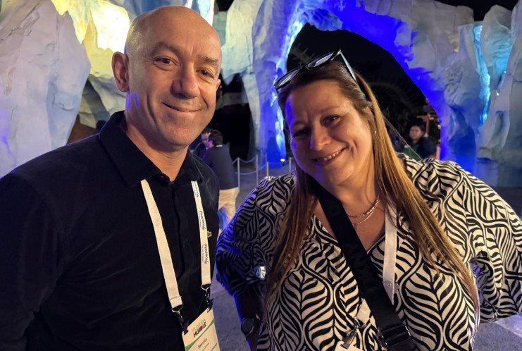 Ronnie Corrêa, diretor da Abreu, e Rafaela Gross Brown, do Visit Florida