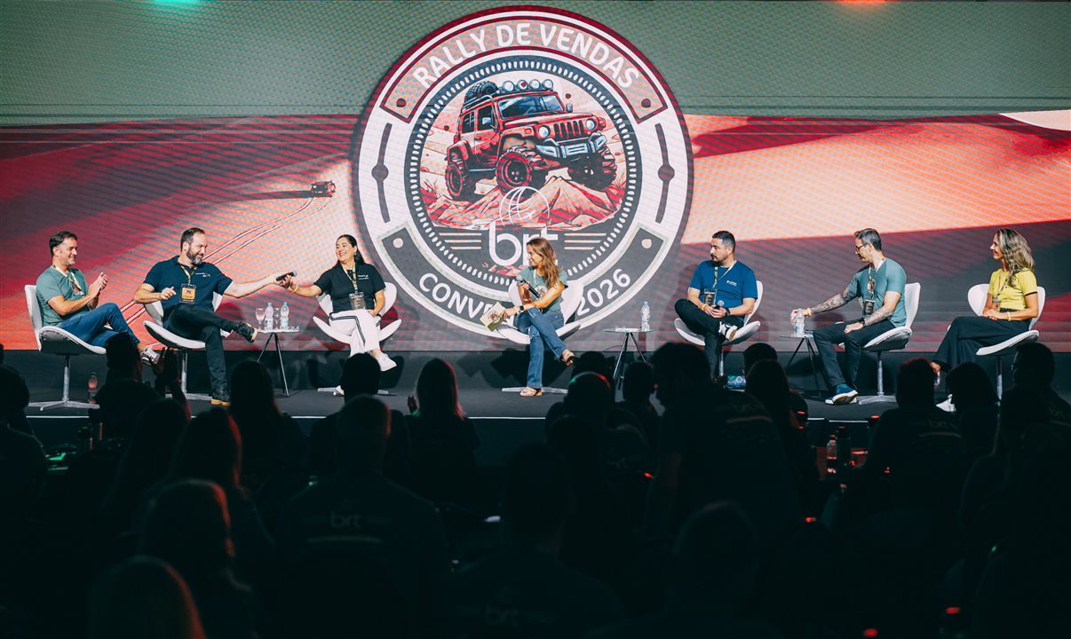 No segundo dia, houve a participação ativa de companhias aéreas relevantes em painéis, apresentações e debates