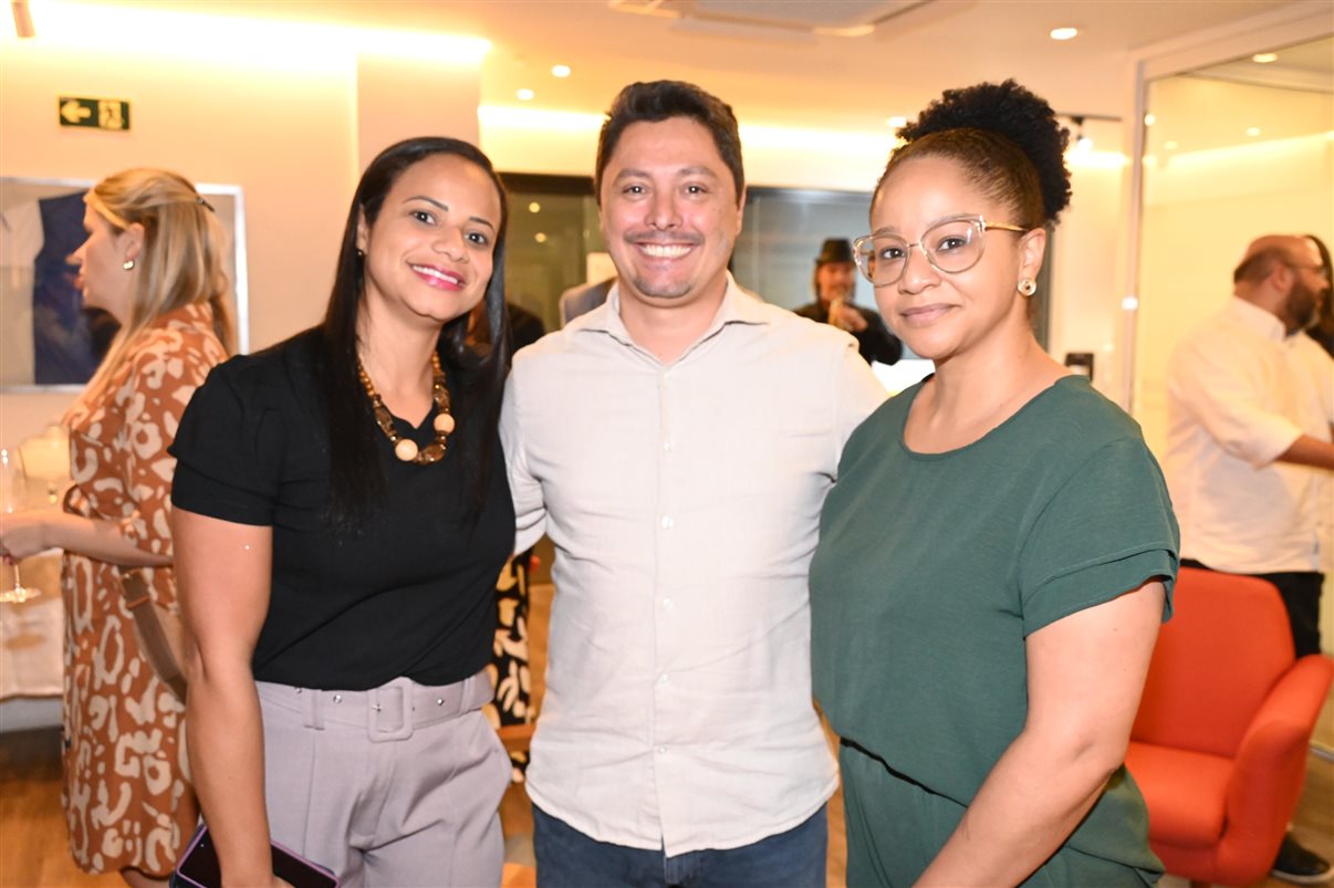 Douglas Camargo, da Abracorp, com Bianca Bottyan e Fernando Cavalheiro, da CEP Transportes