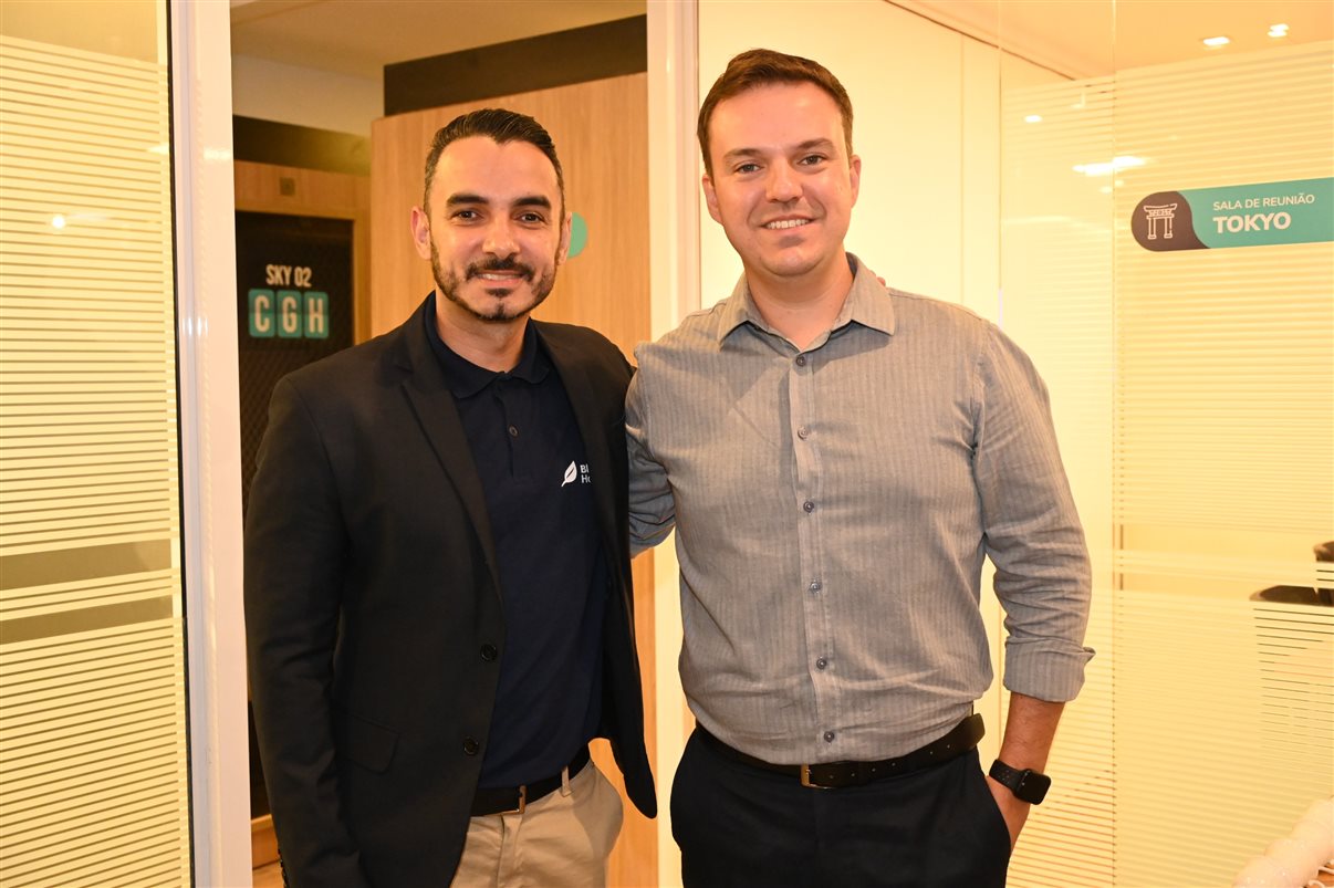 Douglas Camargo, da Abracorp, com Bianca Bottyan e Fernando Cavalheiro, da CEP Transportes