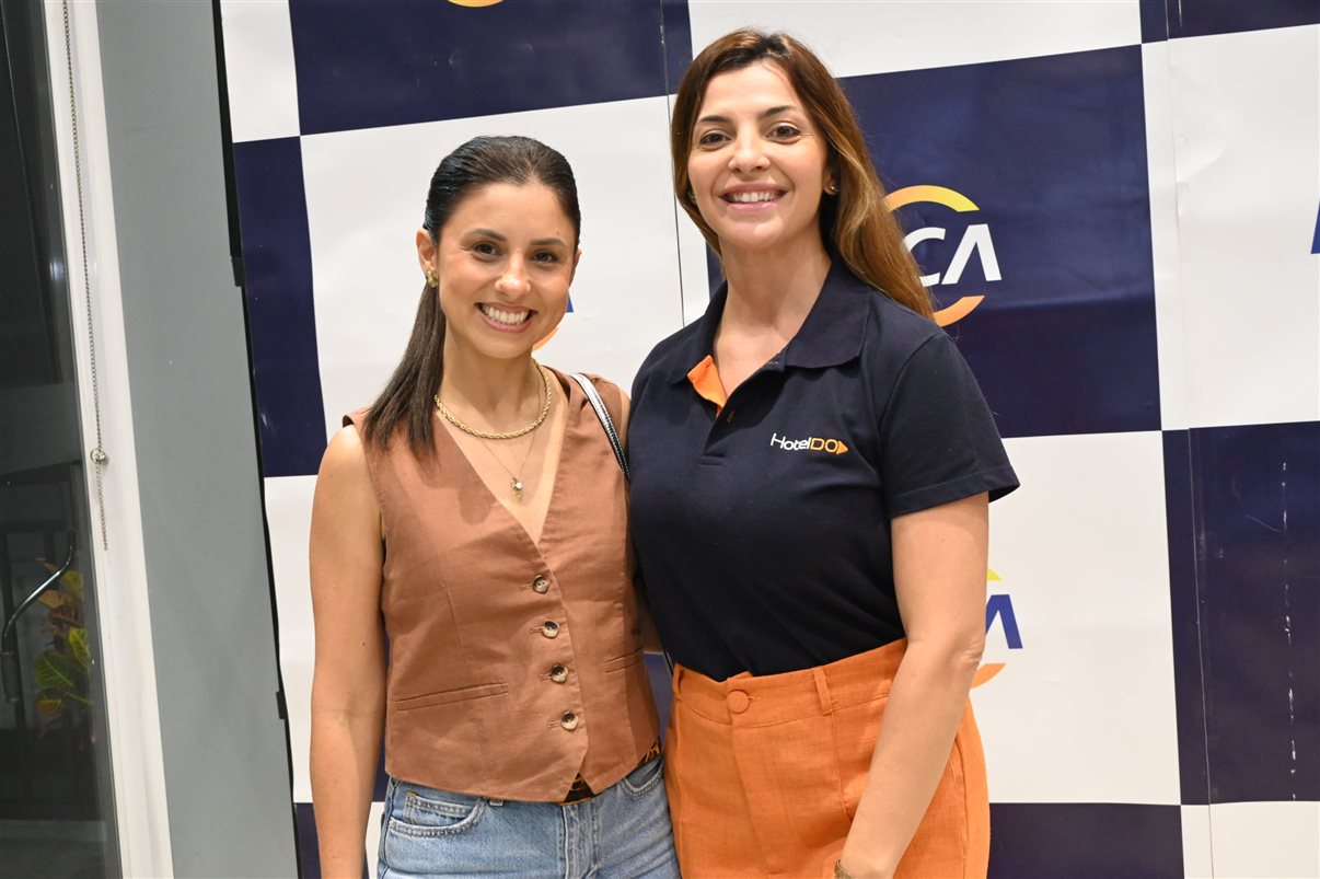 Douglas Camargo, da Abracorp, com Bianca Bottyan e Fernando Cavalheiro, da CEP Transportes