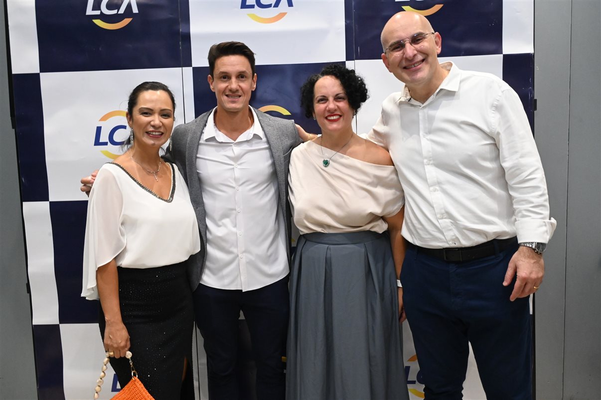 Douglas Camargo, da Abracorp, com Bianca Bottyan e Fernando Cavalheiro, da CEP Transportes