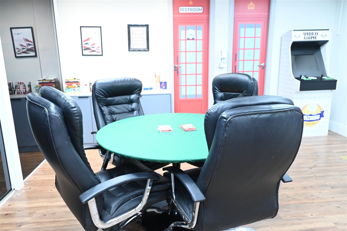 Douglas Camargo, da Abracorp, com Bianca Bottyan e Fernando Cavalheiro, da CEP Transportes