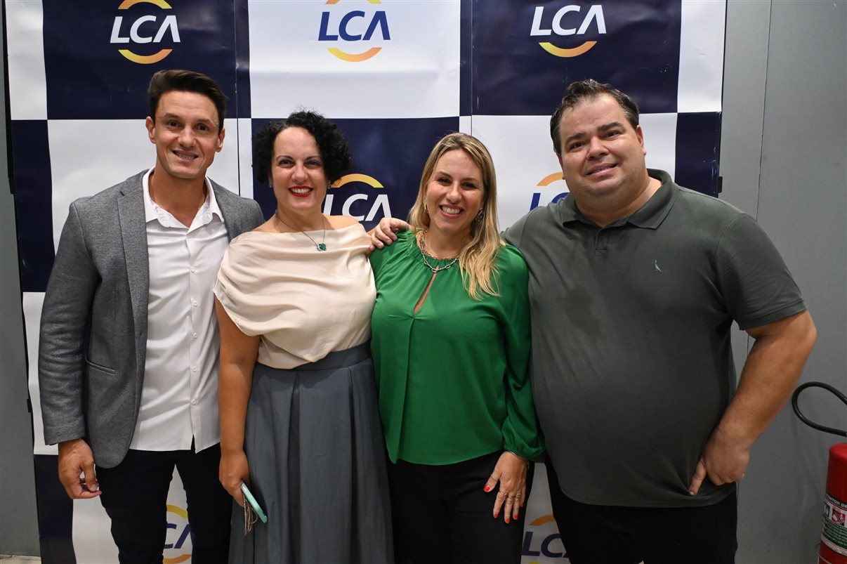 Douglas Camargo, da Abracorp, com Bianca Bottyan e Fernando Cavalheiro, da CEP Transportes