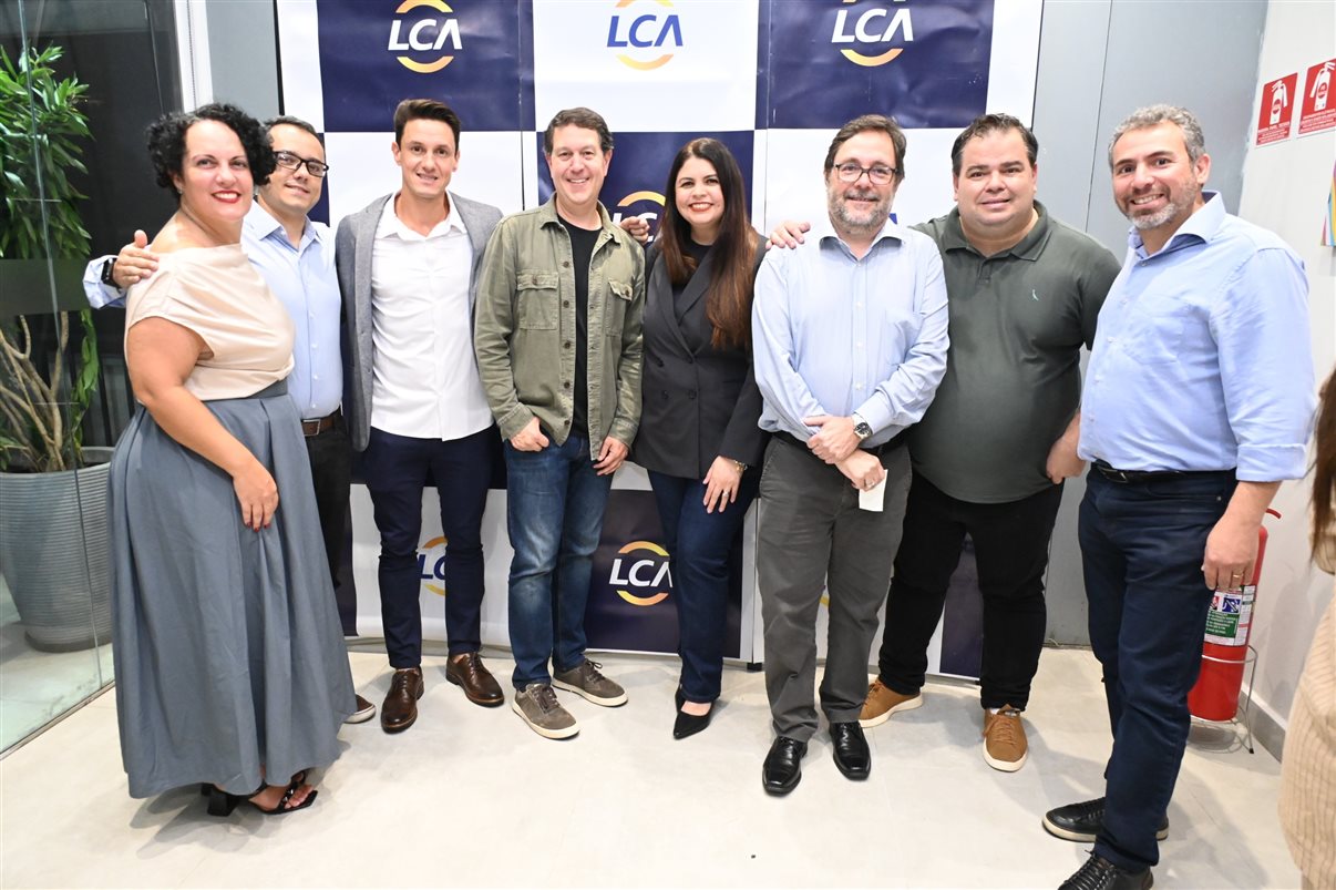 Douglas Camargo, da Abracorp, com Bianca Bottyan e Fernando Cavalheiro, da CEP Transportes