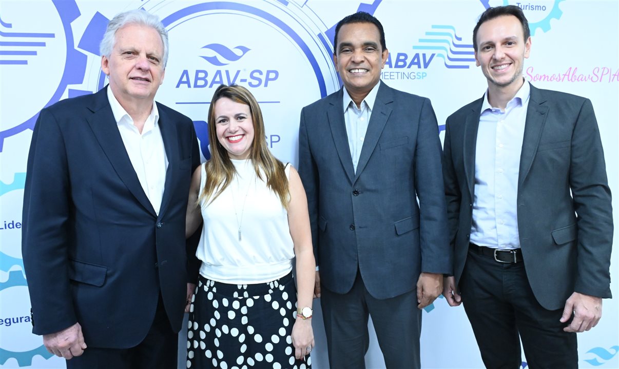 Rui Alves, secretário de Turismo da Cidade de São Paulo, com Edmar Bull, Juliana Assumpção e Bruno Waltrick, da Abav-SP|Aviesp