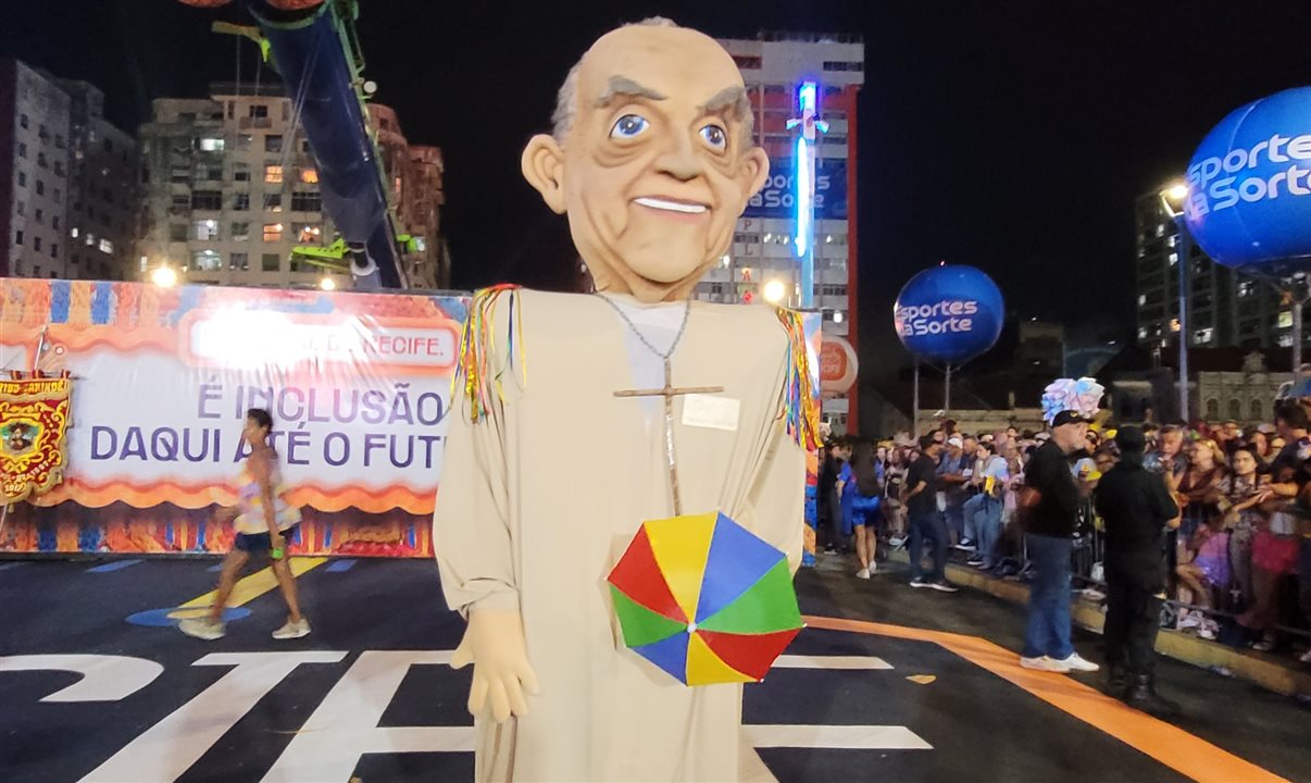 Boneco gigante de Dom Helder Câmara 