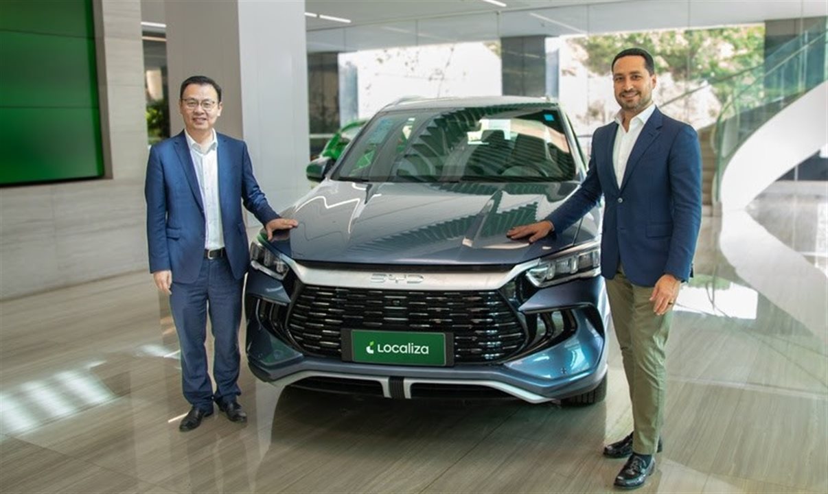 Tyler Li, presidente da BYD Brasil, e Bruno Lasansky, CEO da Localiza&Co