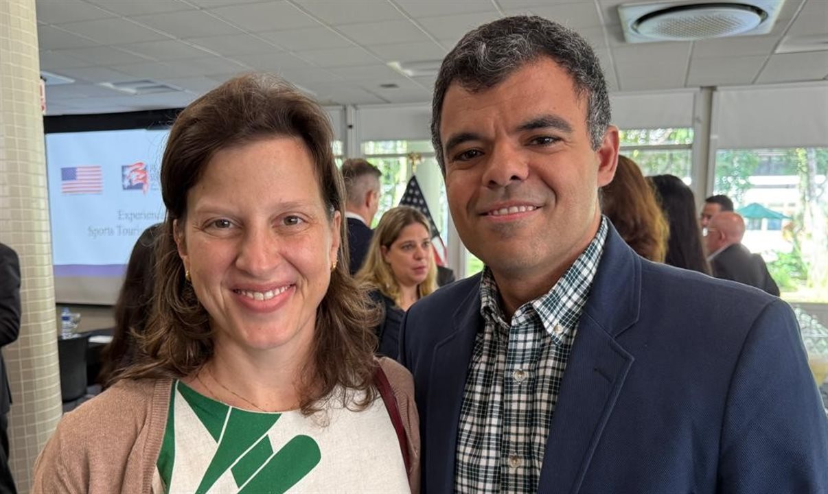 Marianna Alcorta, da AbavSP, e Renato Gonçalves, da Universal Destinations