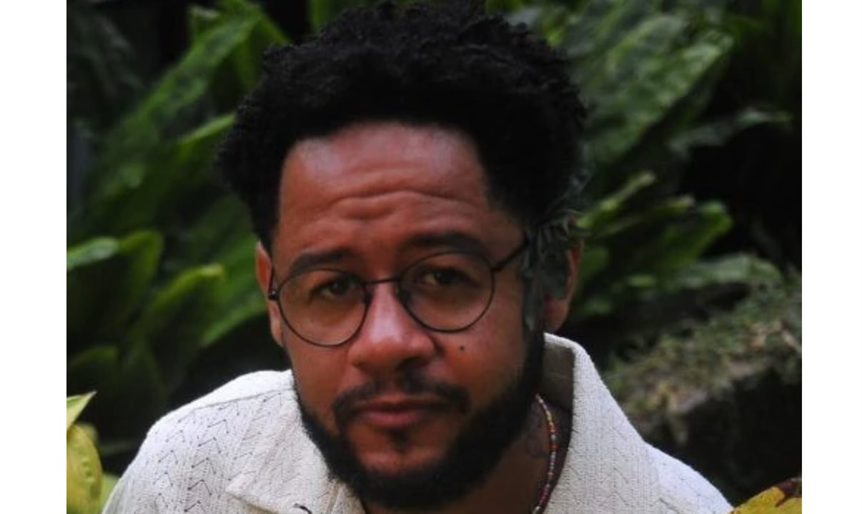 Na segunda, o rapper e pensador Emicida divide o palco principal com a jornalista e apresentadora Sarah Oliveira 