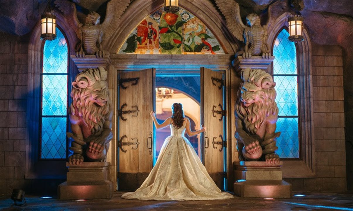 Vestido inspirado na Bela, celebrando os 35 anos de “A Bela e a Fera”