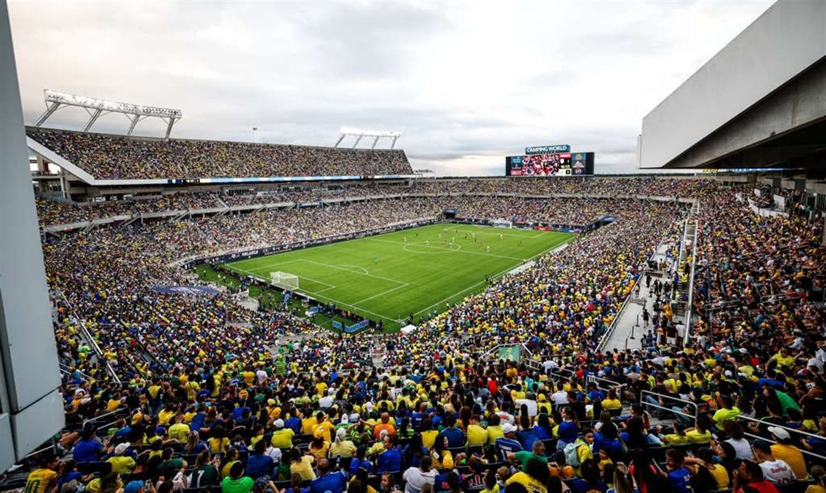 Camping World lotado para assistir a Brasil x EUA em 2024. Tendência é que a cena se repita para Brasil x Croácia este ano