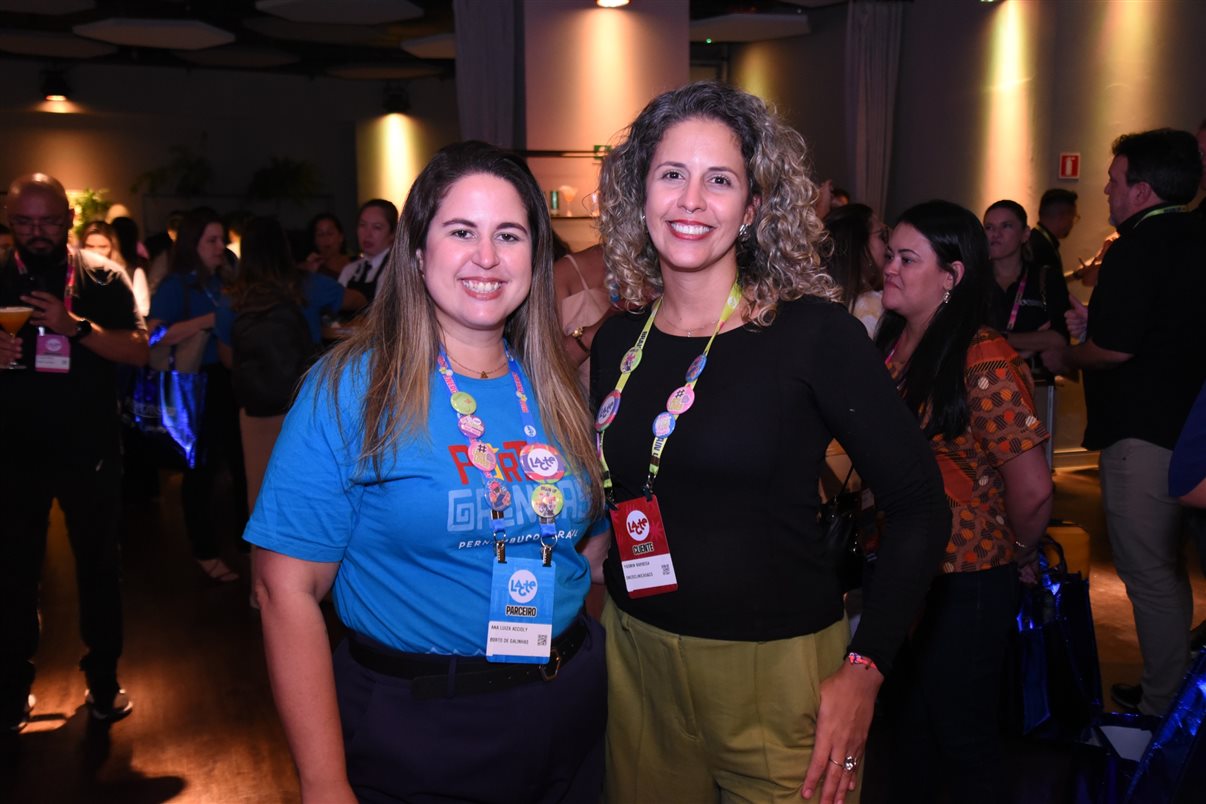 Juliana Patti com o estandarte do Lacte