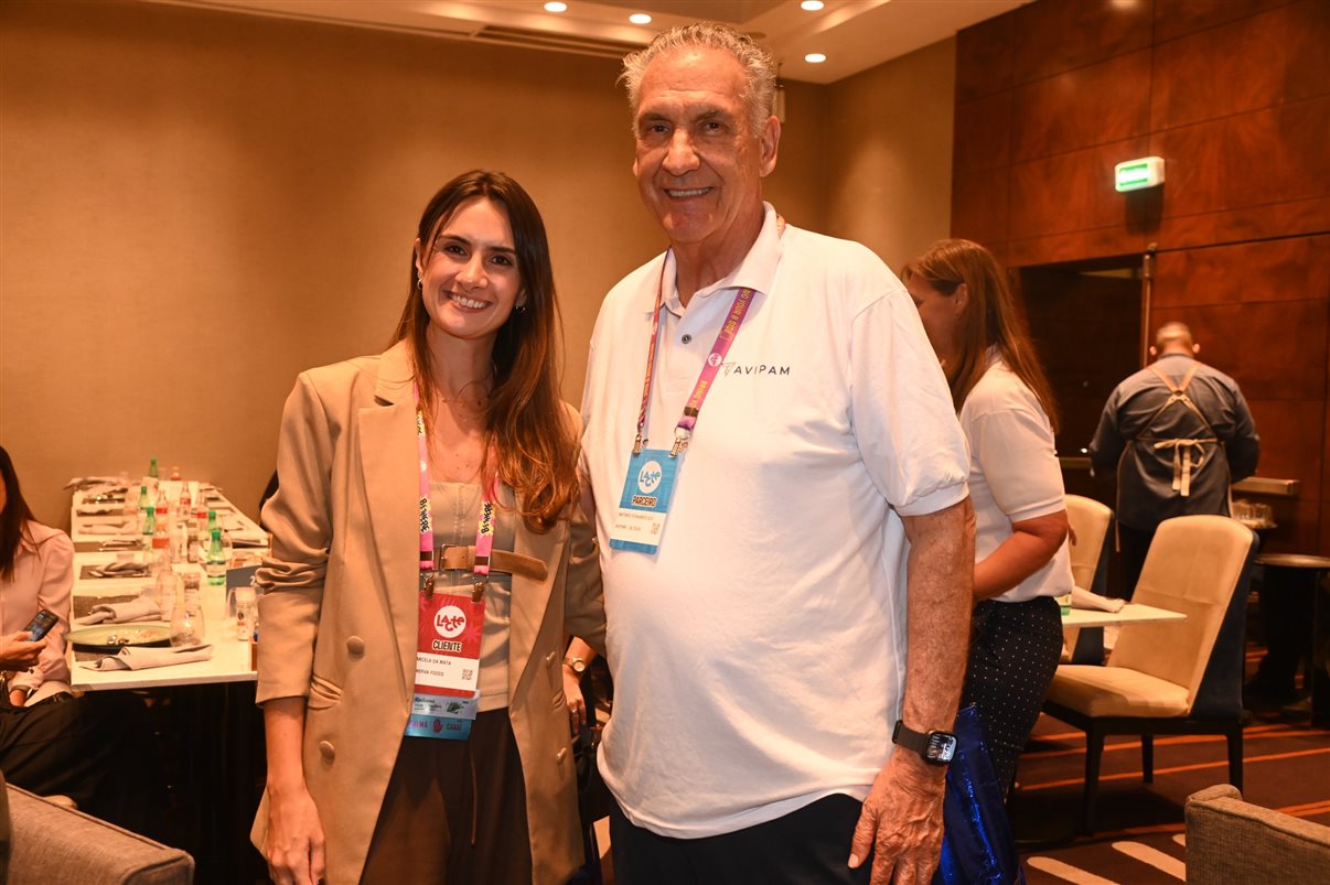 Marcela da Mata, da Minerva Foods, e Antonio Fernando Slomp, da AVIPAM
