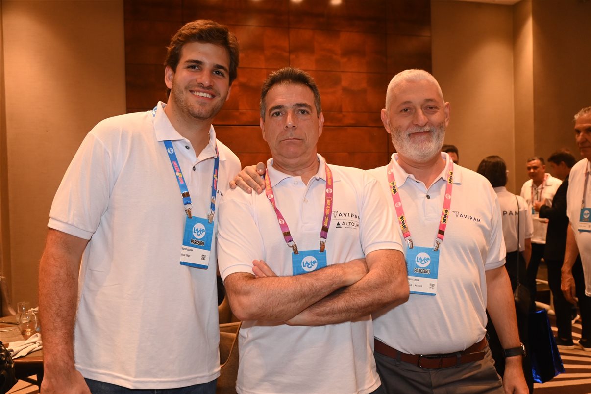 Marcela da Mata, da Minerva Foods, e Antonio Fernando Slomp, da AVIPAM