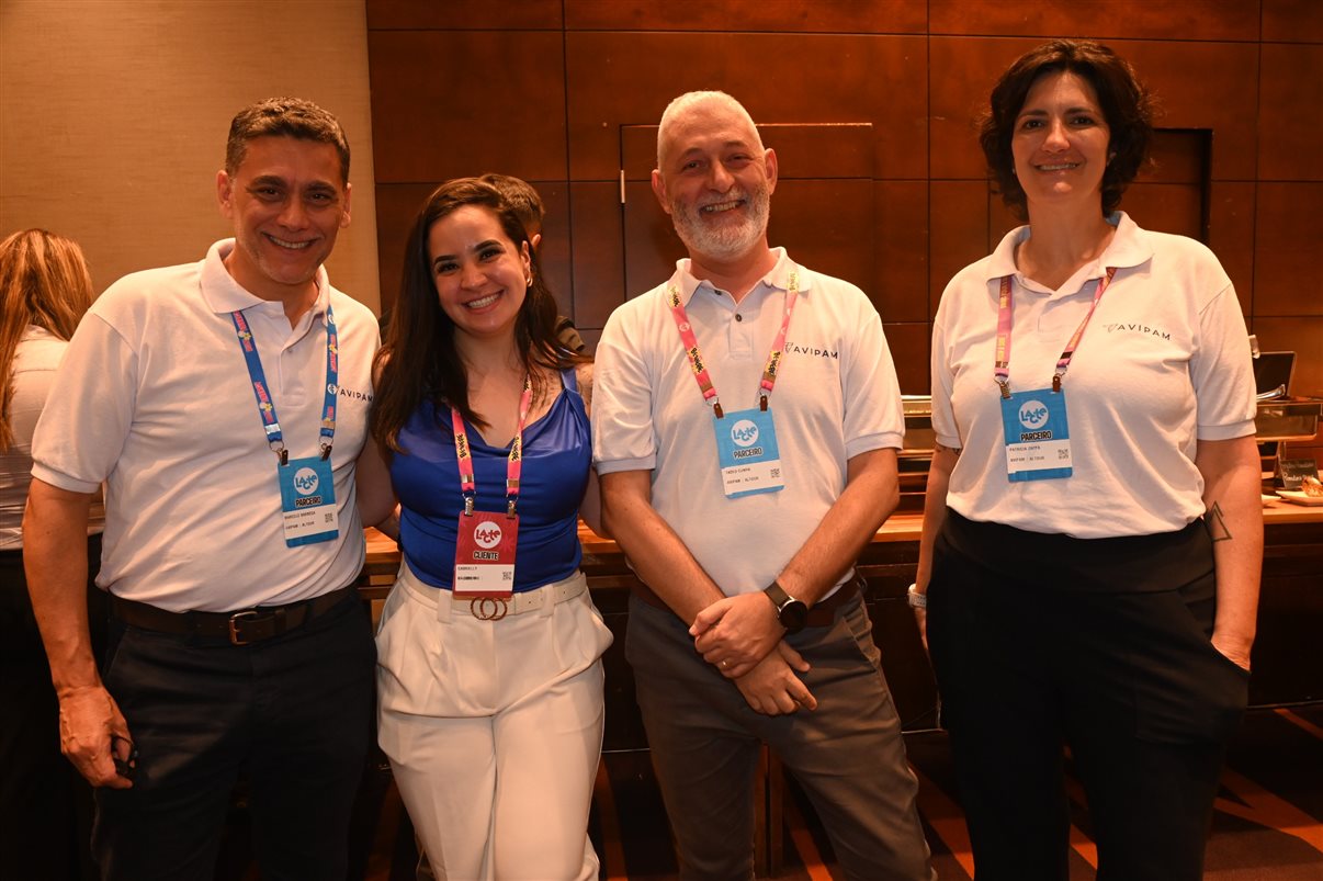 Marcela da Mata, da Minerva Foods, e Antonio Fernando Slomp, da AVIPAM