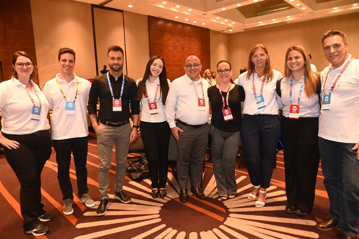 Marcela da Mata, da Minerva Foods, e Antonio Fernando Slomp, da AVIPAM