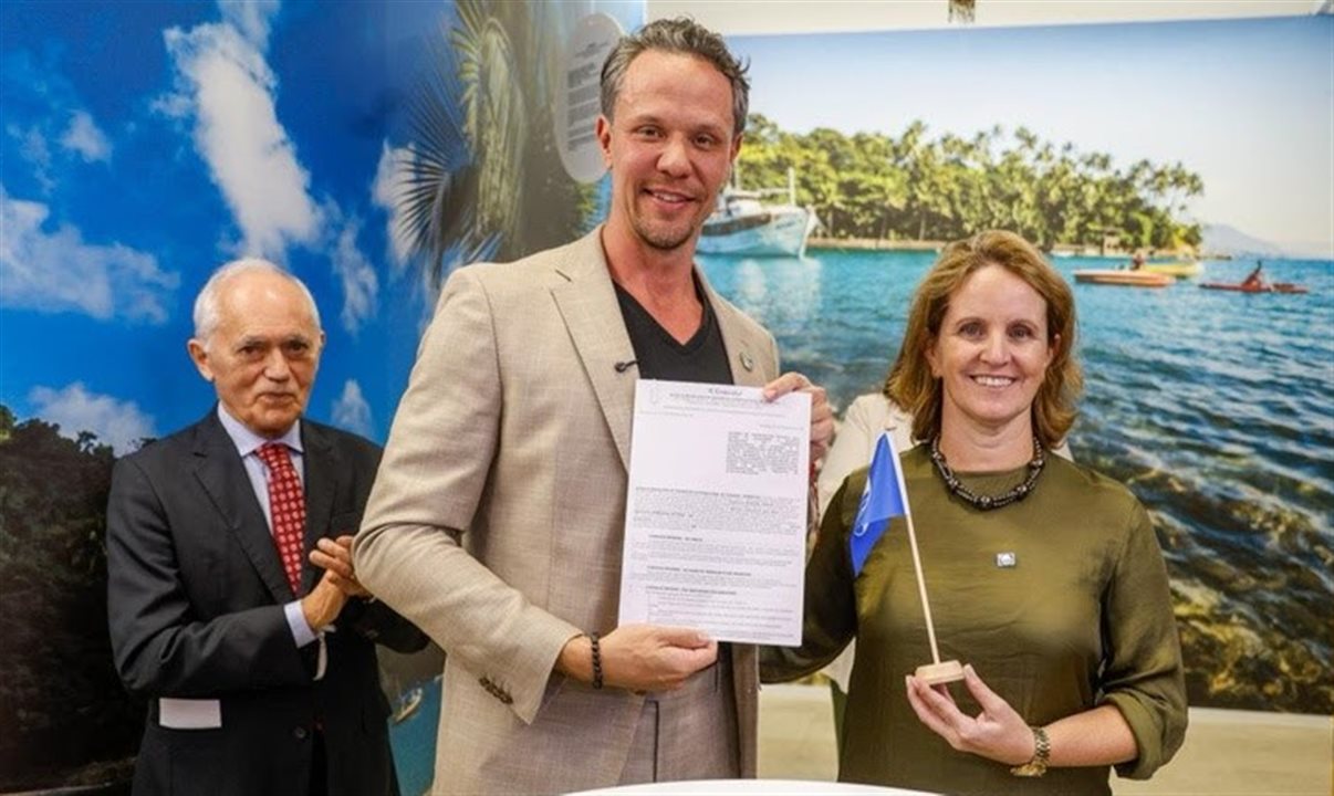 Embaixador Raimundo Carneiro, Bruno Reis, da Embratur, e Leana Bernardi, do IAR