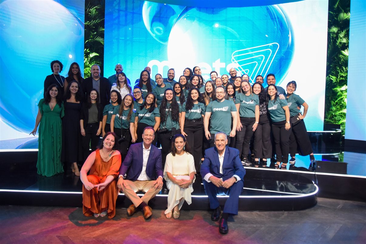 Time AVIPAM e Meets no palco do evento de lançamento