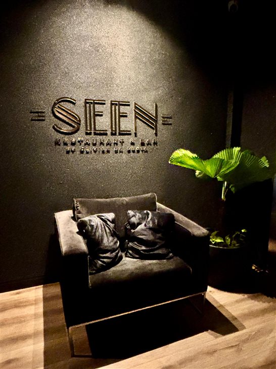Entrada do restaurante Seen, no 17&ordm; andar