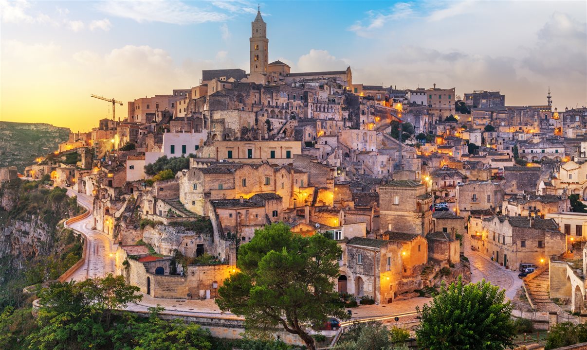 Porque viajar bem não é apenas ver lugares. É compreendê-los, apreciá-los e sentir que tudo flui