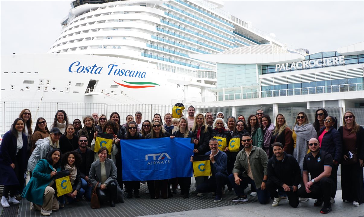 Profissionais brasileiros de Turismo embarcam no Costa Toscana, em Savona, na Itália