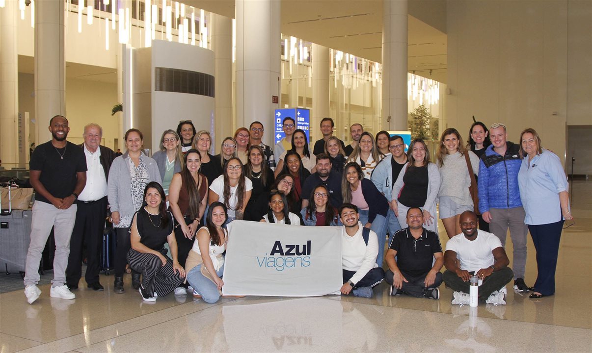 Grupo de profissionais do trade no Aeroporto de Orlando