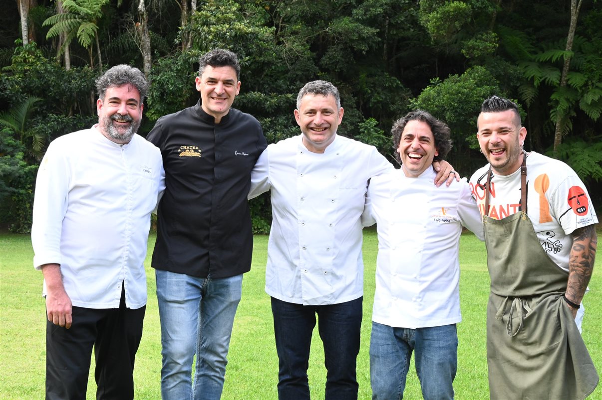 Os Chefs: Sergio Manzano, do Restaurante A Barra, Oscar Molina, do Restaurante La Gaia, Martin Garcia, do Trigo Restaurante Villadolid, Luis Veira, do Restaurante Abore da Veira, e Carlos Maldonado, do Restaurante Raízes de Toledo 